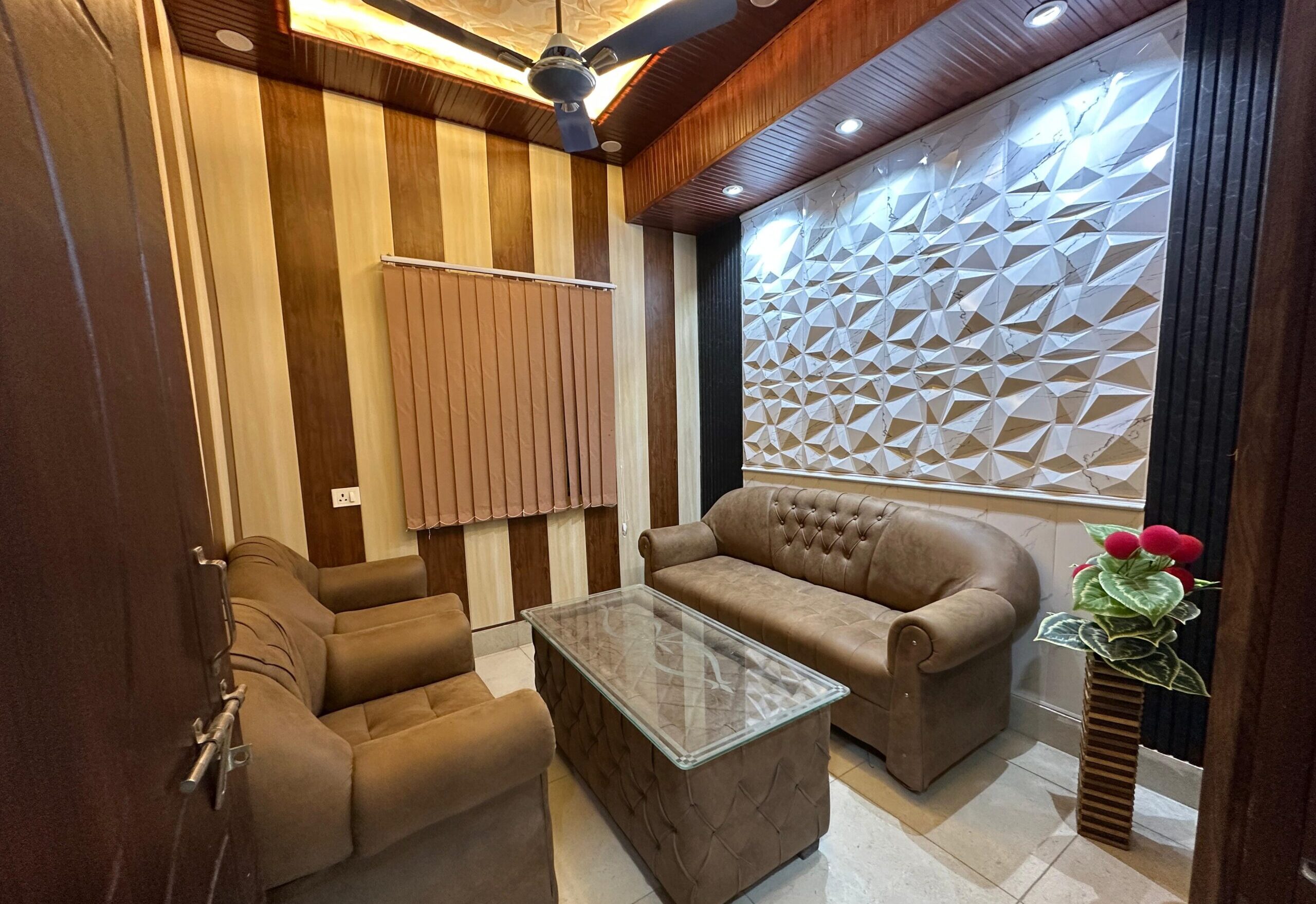  🪑 Comfortable Waiting Area